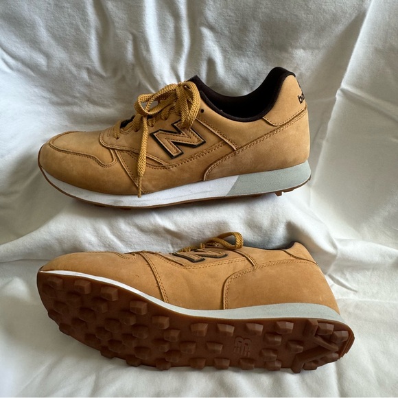 NEW BALANCE Trailbuster Suede Sneakers Size 11 - Picture 2 of 8